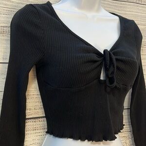 Black Long Sleeve Keyhole Ribbed Crop Top Size Medium